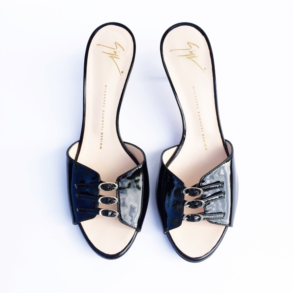 Giuzeppe Zannoti Italy Patent Leather Kitten Heels